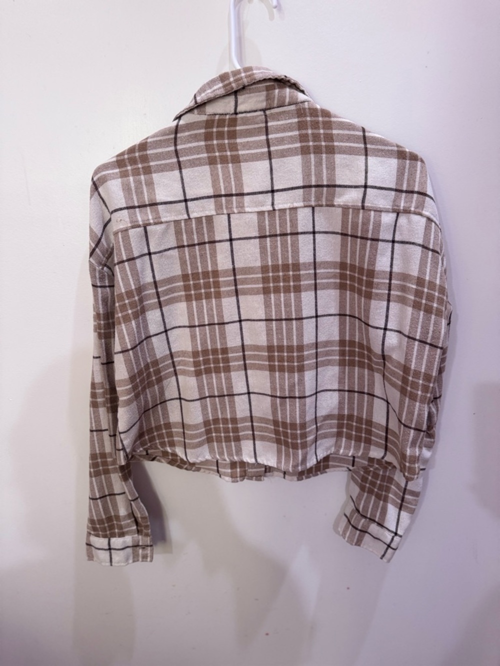 Cropped Beige Plaid Button-Up Top - Picture 6 of 6